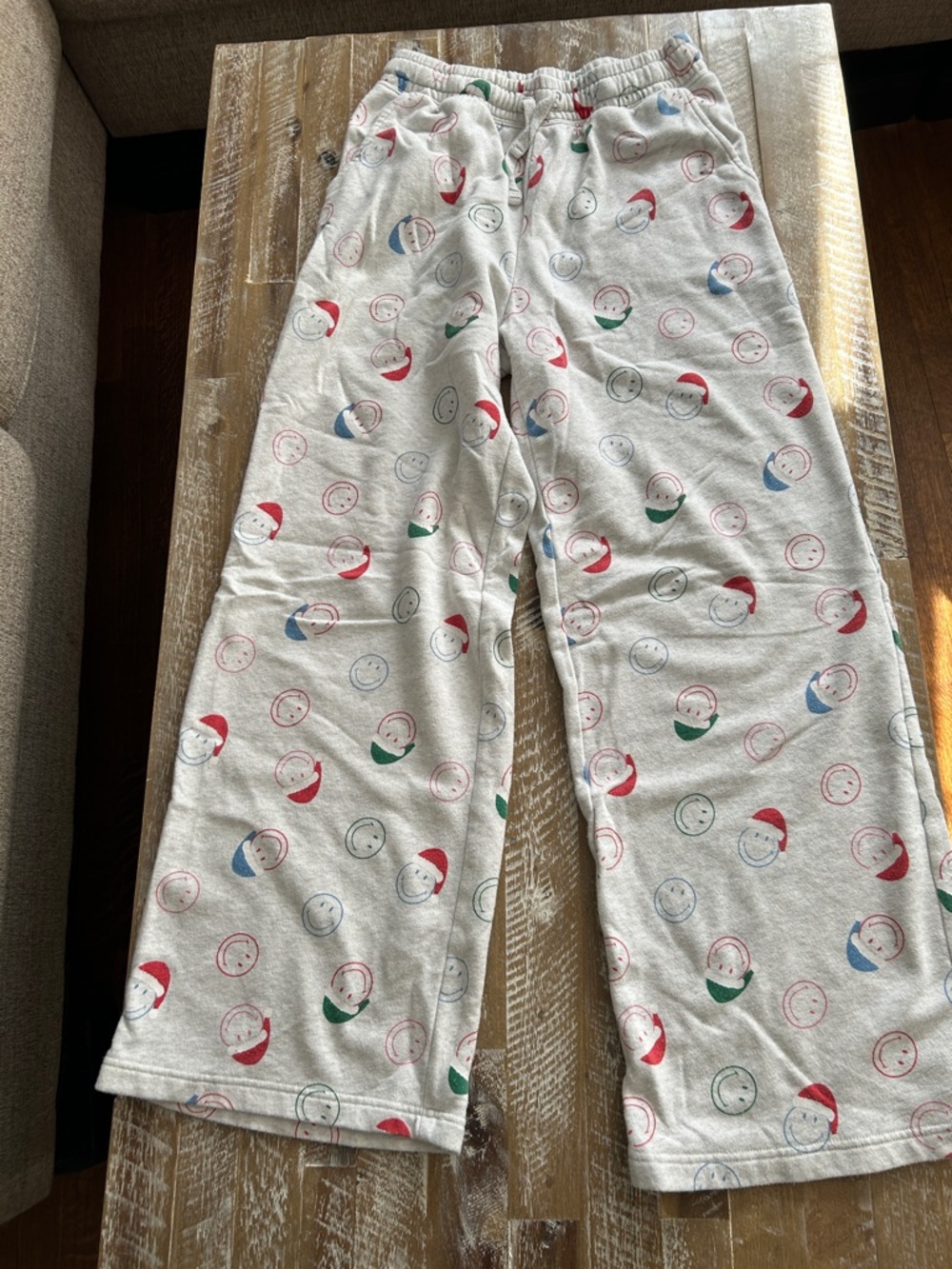 American Eagle Outfitters Gray Holiday Smile Print Pajama Pants